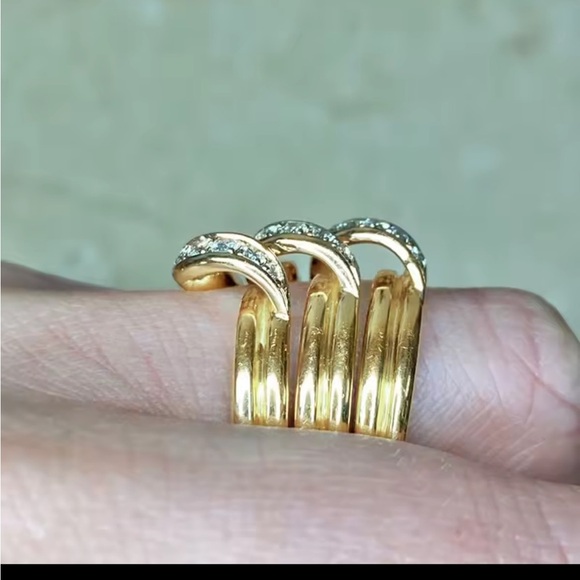 Elegant Gold Diamond like Ring - Picture 4 of 4